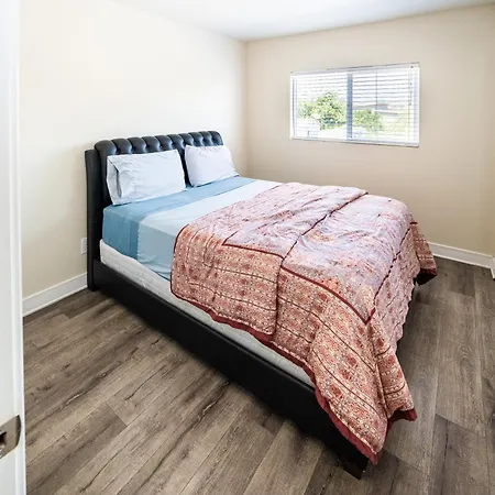 Large 2 Levles 5 Bedroom With 3 Bathroom And 2 Parking